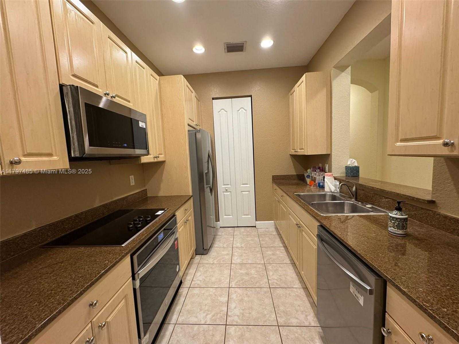 Small Image of 8706 BLAZE CT, Davie Number 32