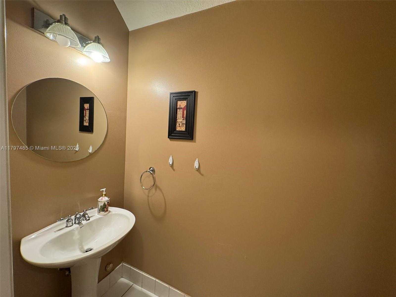 Small Image of 8706 BLAZE CT, Davie Number 33