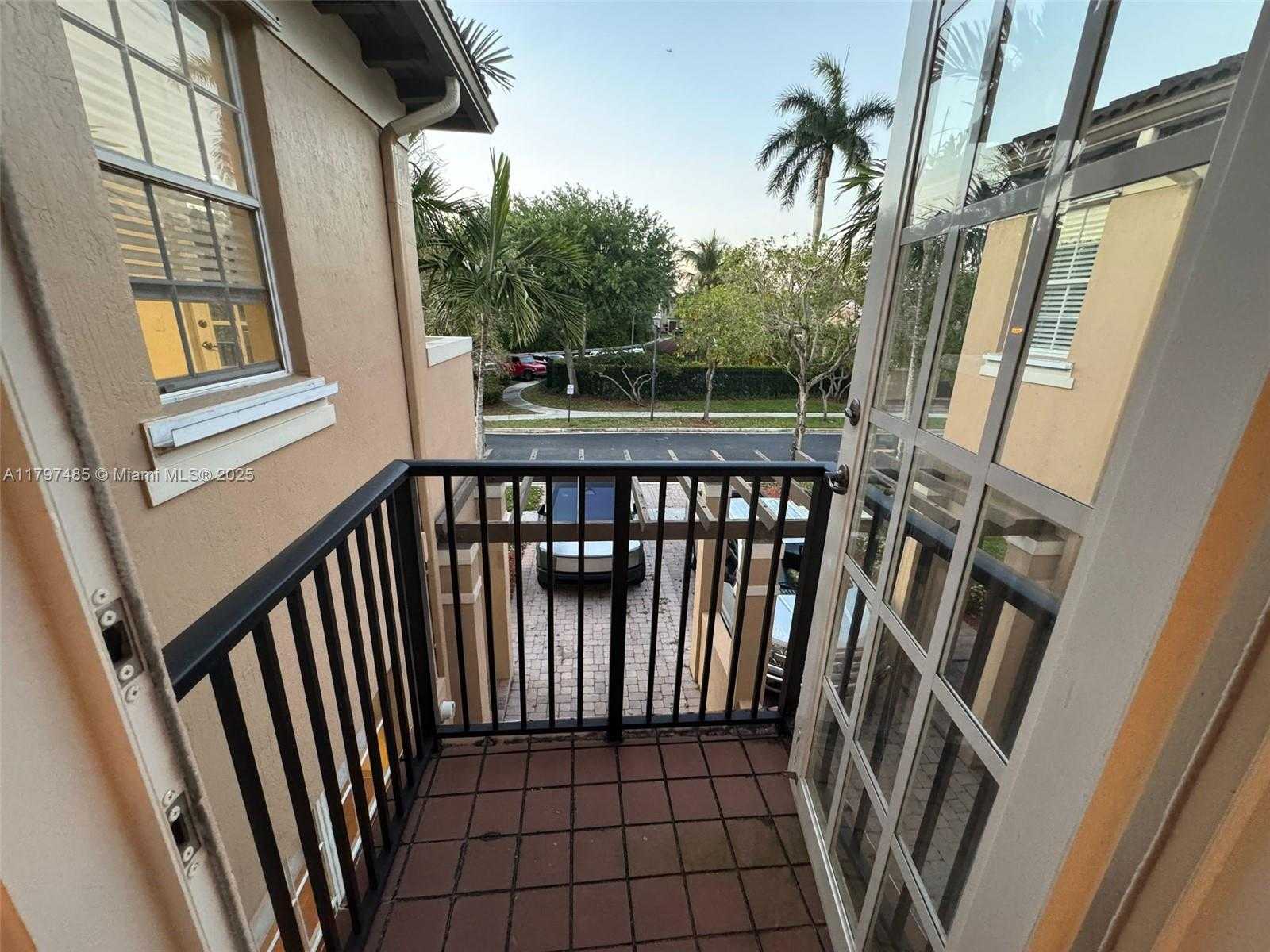 Small Image of 8706 BLAZE CT, Davie Number 35