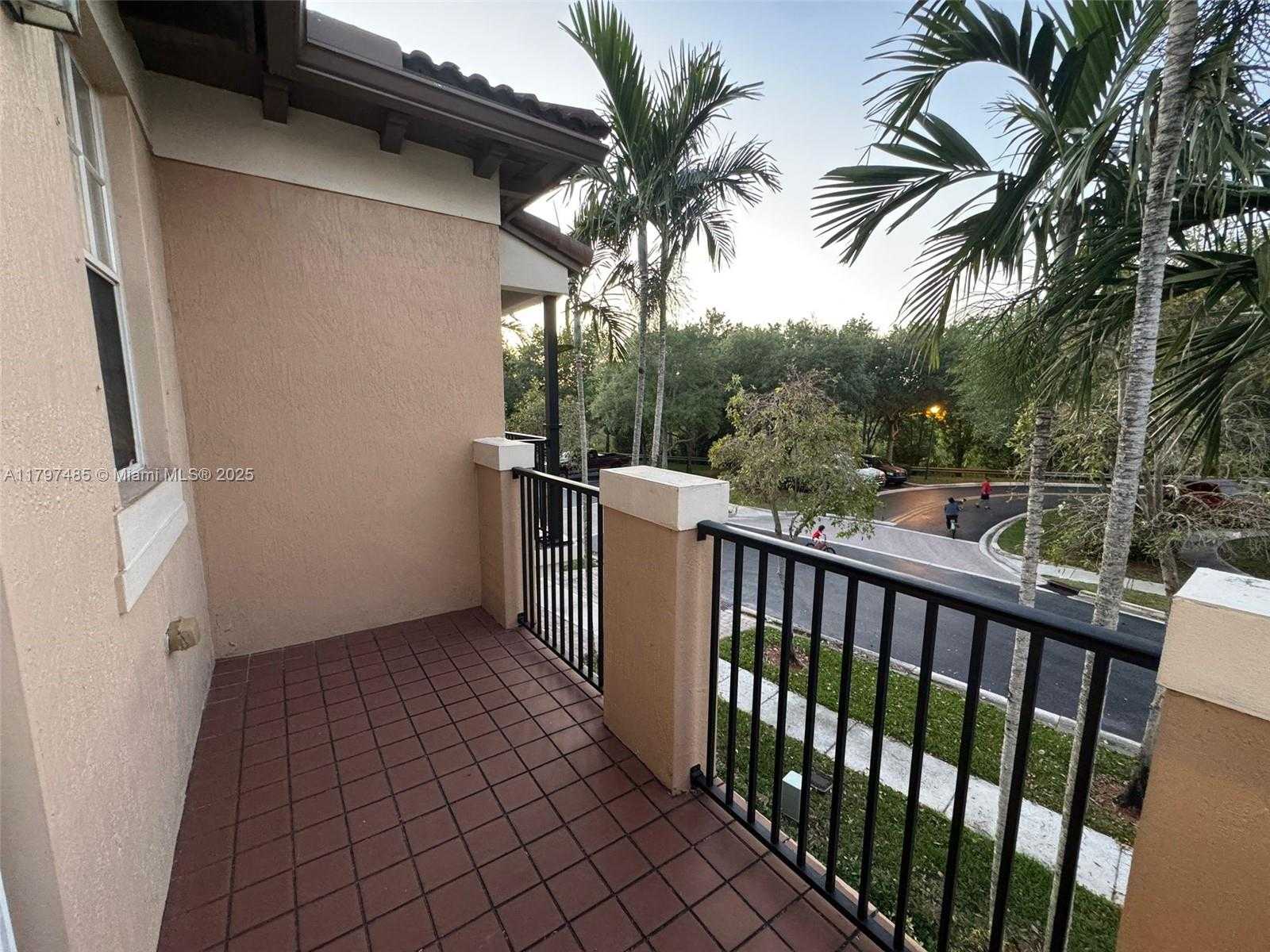 Small Image of 8706 BLAZE CT, Davie Number 38