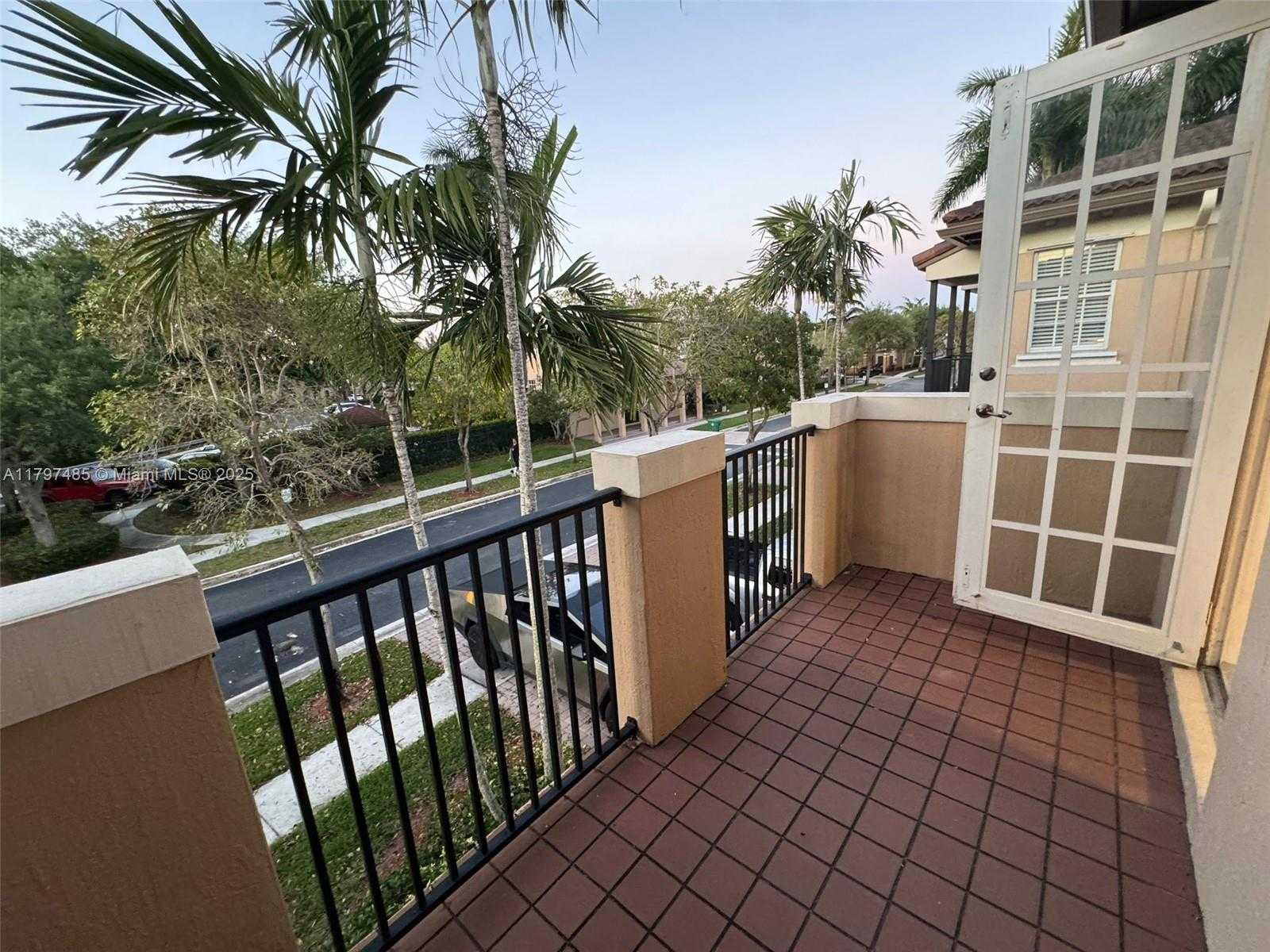 Small Image of 8706 BLAZE CT, Davie Number 4