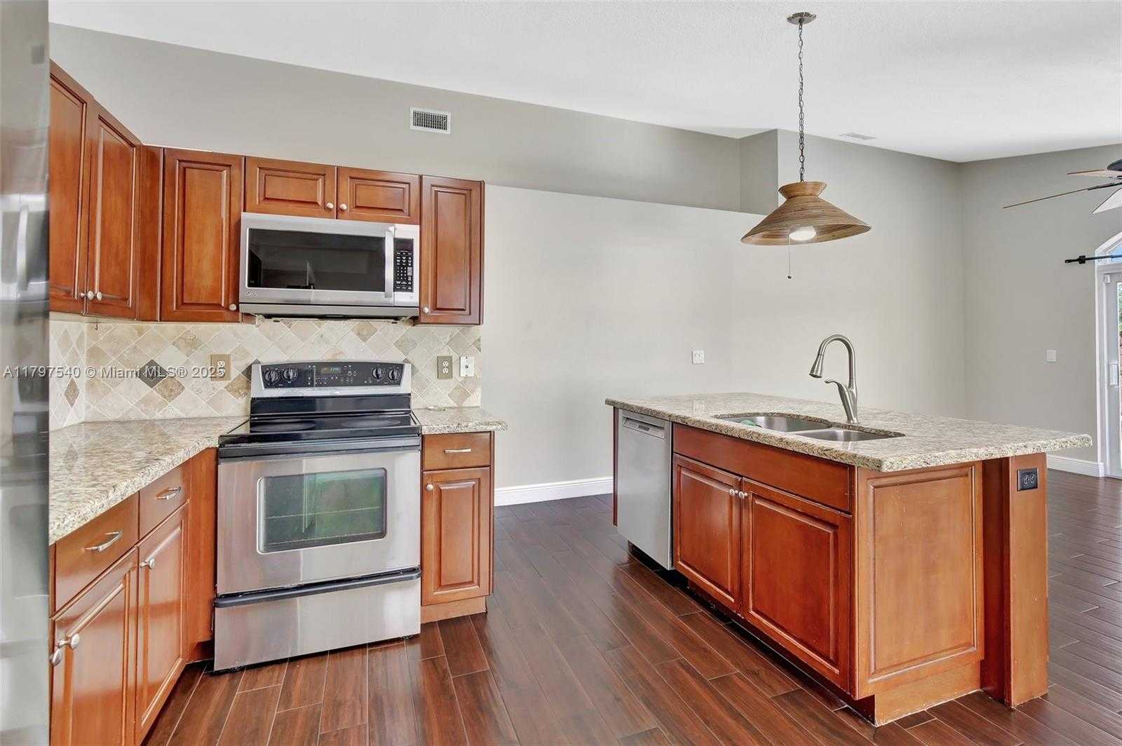 Small Image of 18225 NORTH WEST 21ST ST, Pembroke Pines Number 8