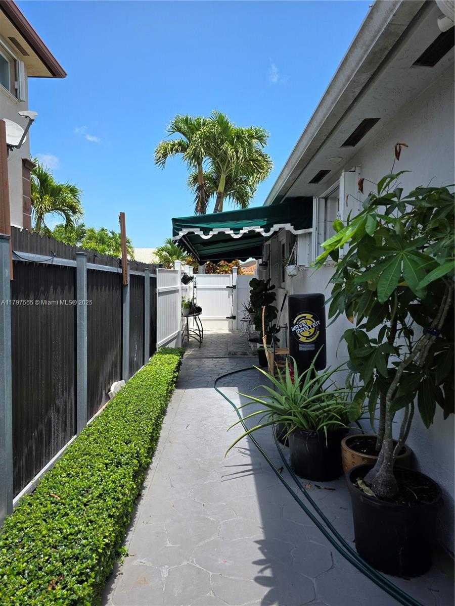 Small Image of 25372 SOUTH WEST 122ND CT, Homestead Number 2