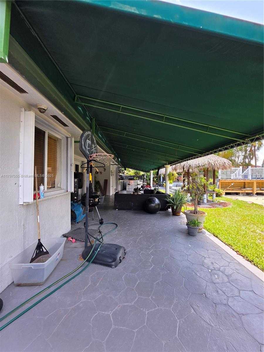 Small Image of 25372 SOUTH WEST 122ND CT, Homestead Number 4