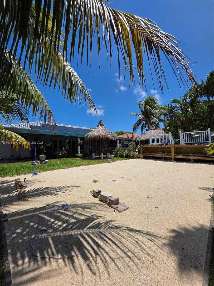 Small Image of 25372 SOUTH WEST 122ND CT, Homestead Number 5