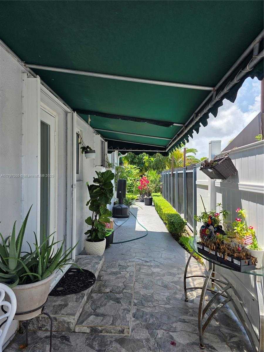 Small Image of 25372 SOUTH WEST 122ND CT, Homestead Number 8