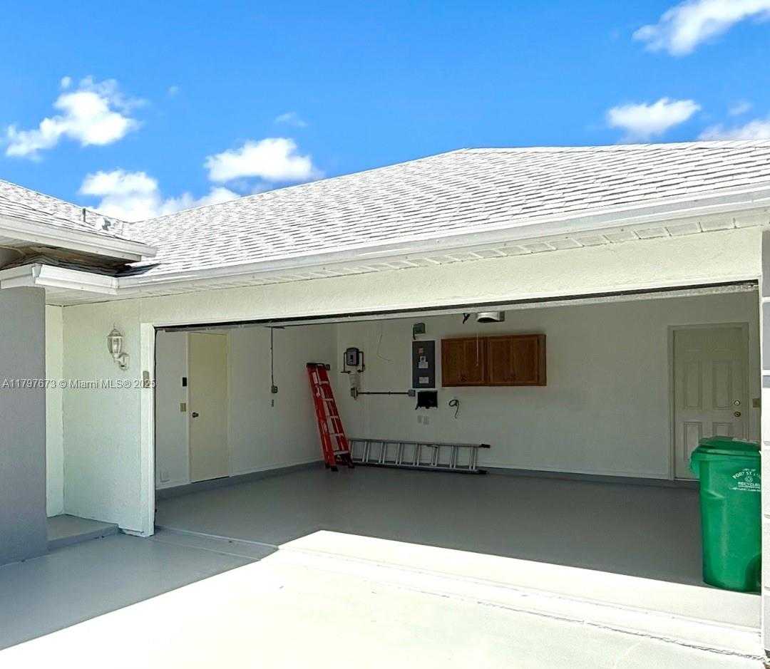 Small Image of 5400 NORTH WEST EMBLEM ST, Port St. Lucie Number 22