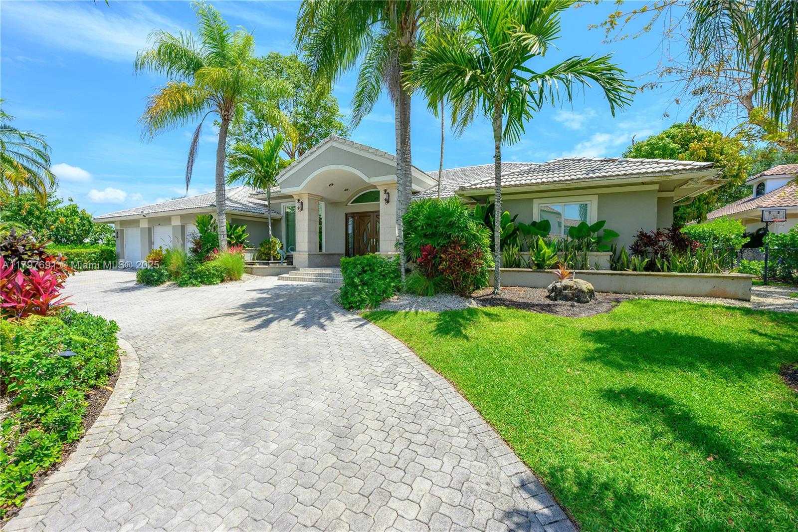 Small Image of 16001 SOUTH WEST 77TH CT, Palmetto Bay Number 2
