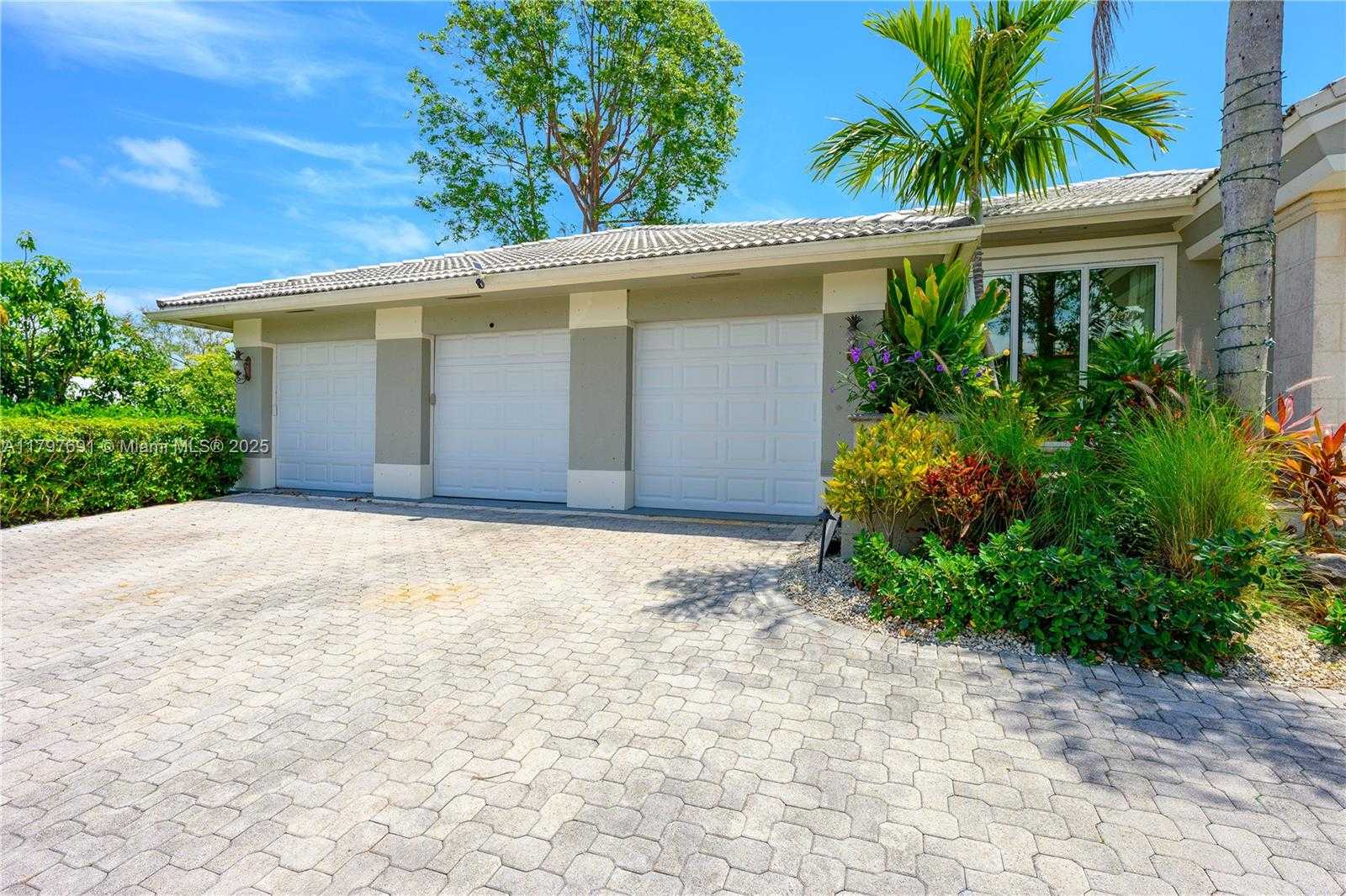 Small Image of 16001 SOUTH WEST 77TH CT, Palmetto Bay Number 3