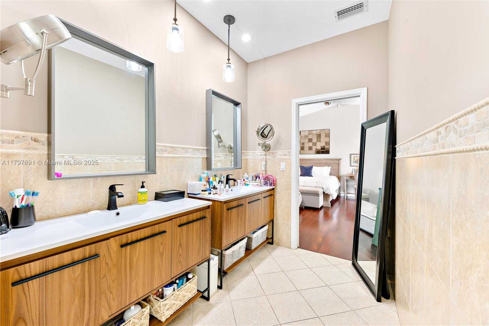 Small Image of 16001 SOUTH WEST 77TH CT, Palmetto Bay Number 37