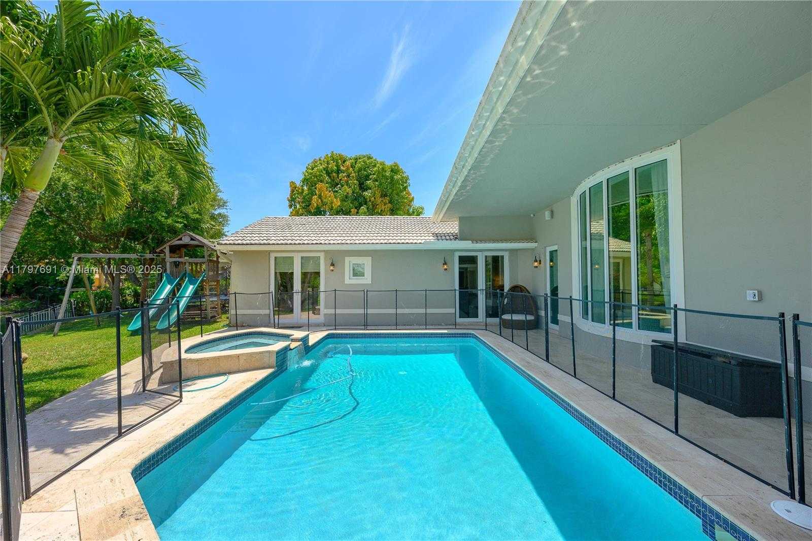 Small Image of 16001 SOUTH WEST 77TH CT, Palmetto Bay Number 44