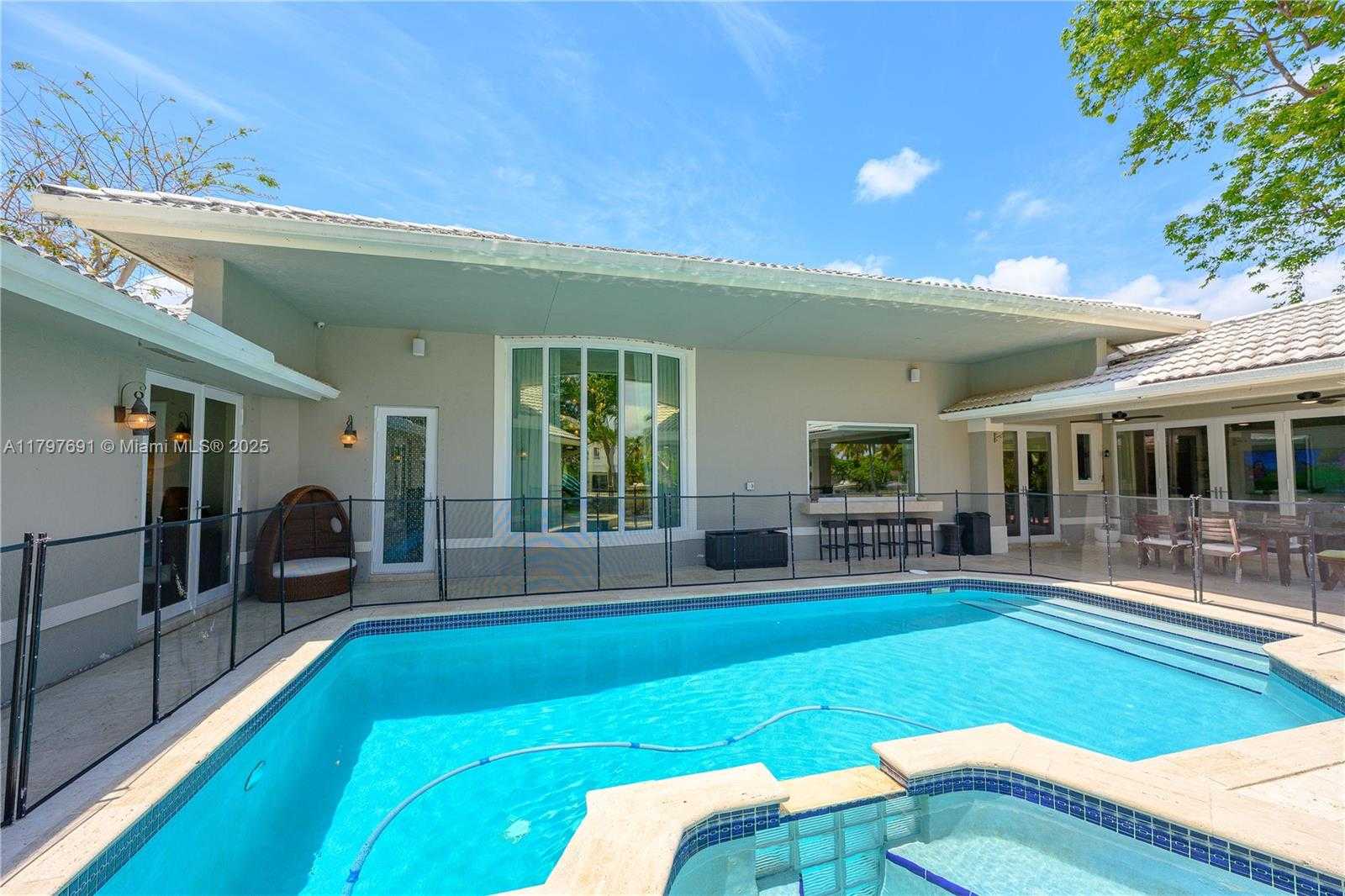 Small Image of 16001 SOUTH WEST 77TH CT, Palmetto Bay Number 46