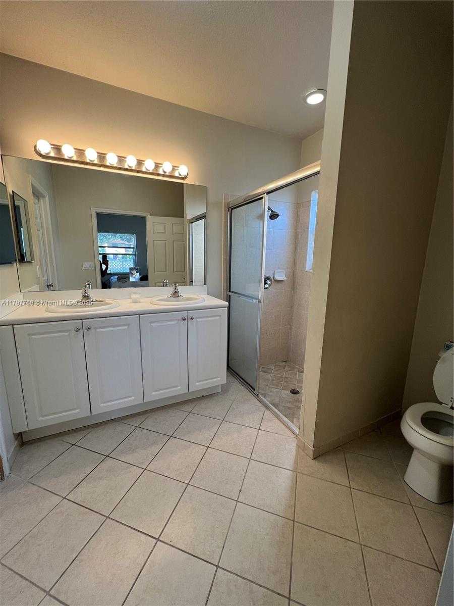 Small Image of 2442 NORTH EAST 3RD CT, Homestead Number 16