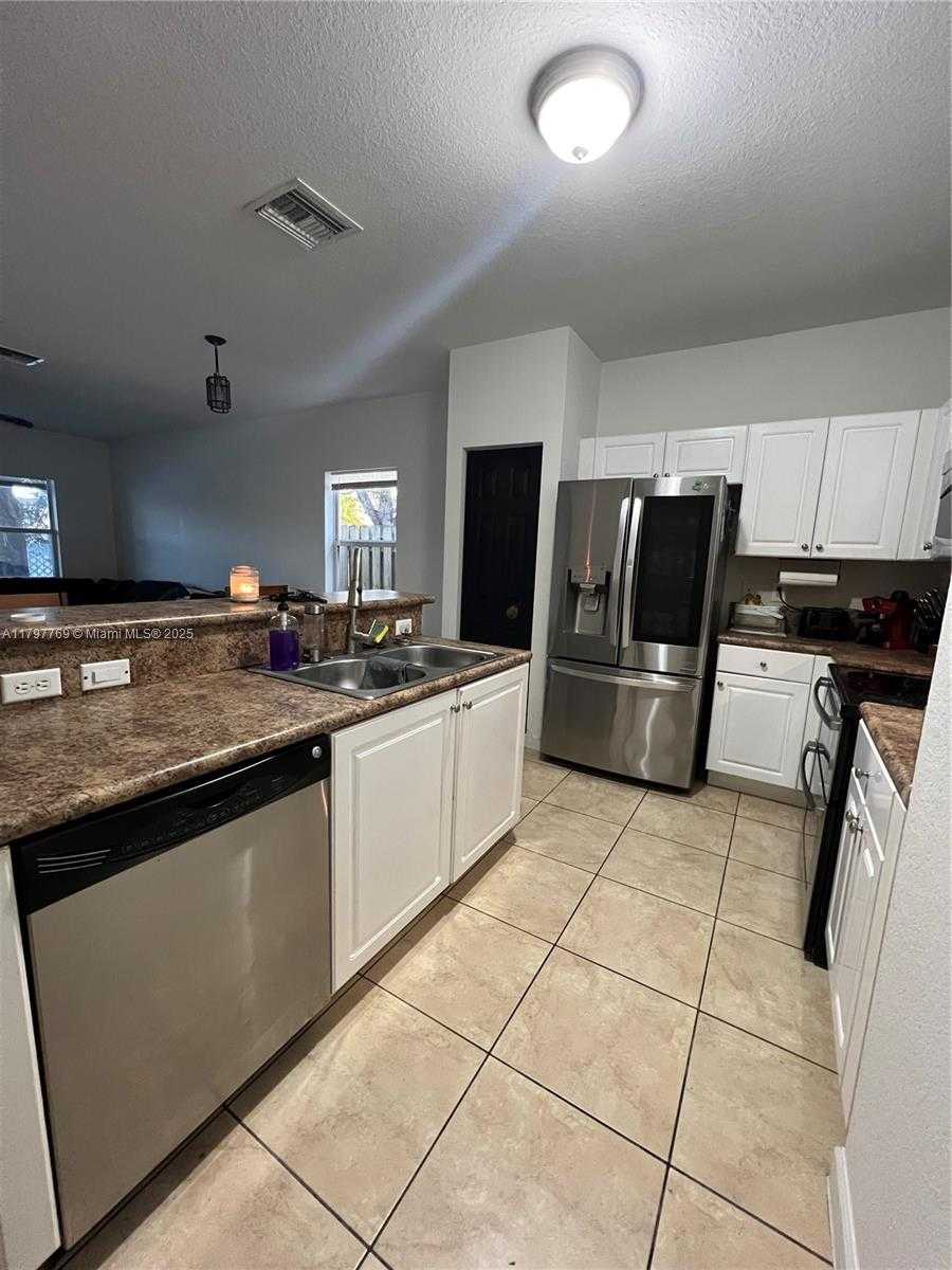 Small Image of 2442 NORTH EAST 3RD CT, Homestead Number 18