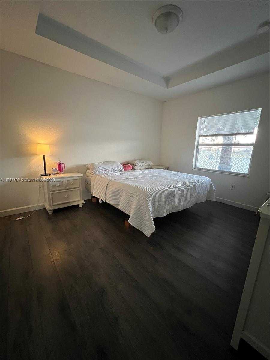 Small Image of 2442 NORTH EAST 3RD CT, Homestead Number 20
