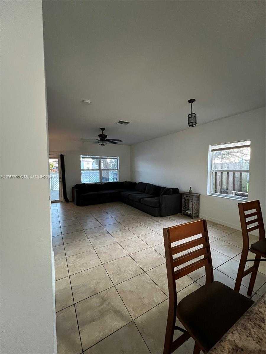 Small Image of 2442 NORTH EAST 3RD CT, Homestead Number 21