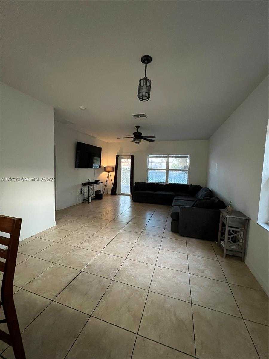 Small Image of 2442 NORTH EAST 3RD CT, Homestead Number 22