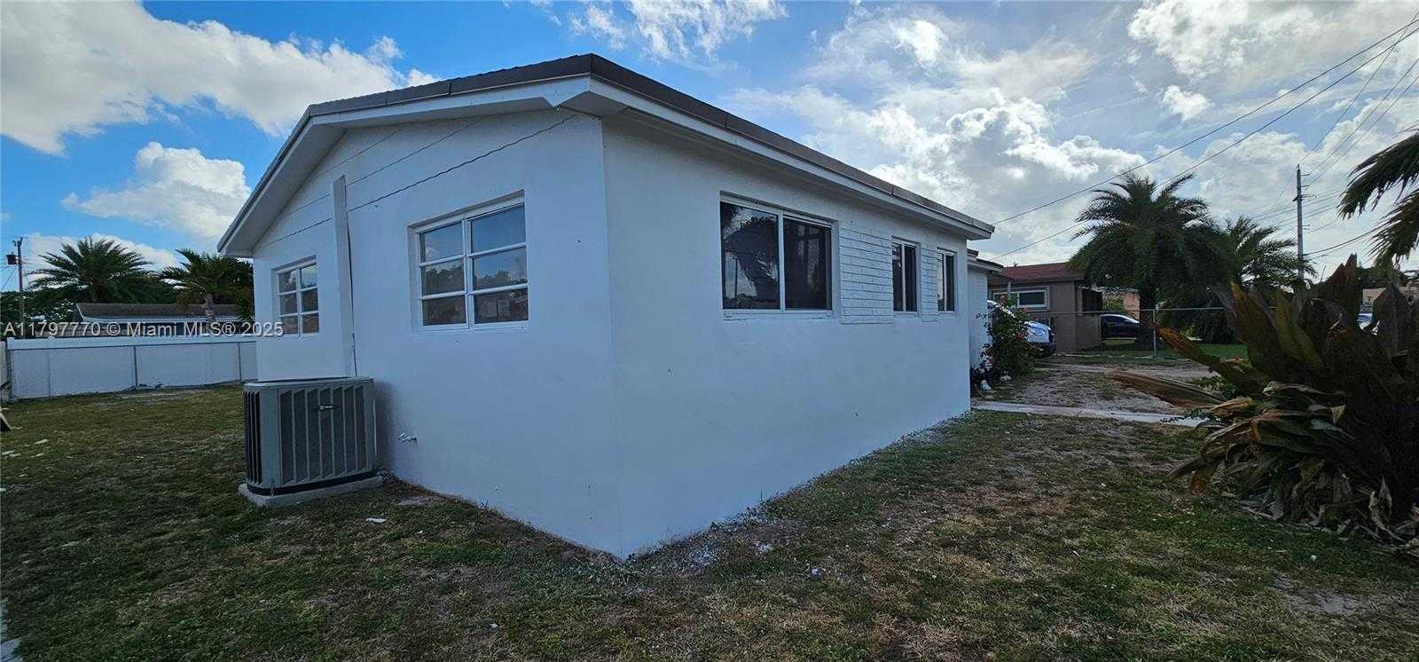 Small Image of 2230 NORTH WEST 175TH ST, Miami Gardens Number 3