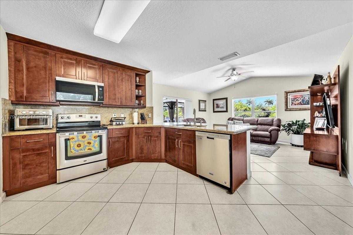 Small Image of 18018 SOUTH WEST 30TH CT, Miramar Number 11