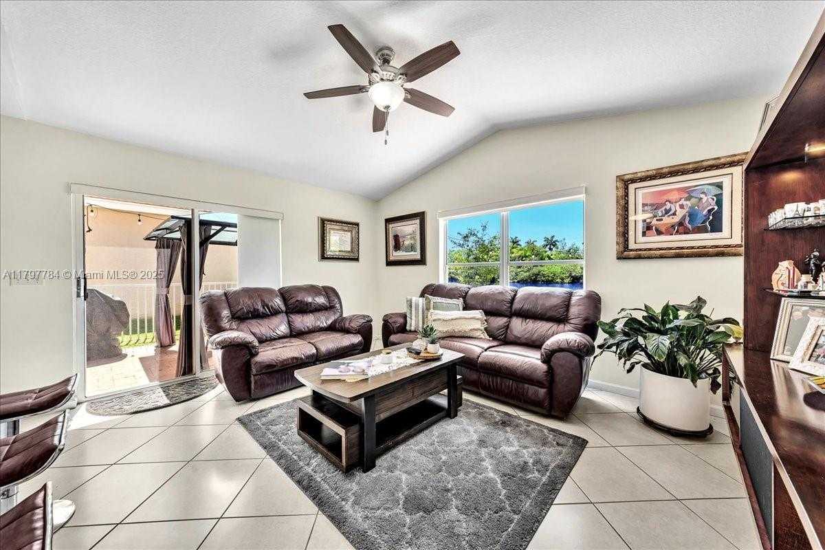Small Image of 18018 SOUTH WEST 30TH CT, Miramar Number 14