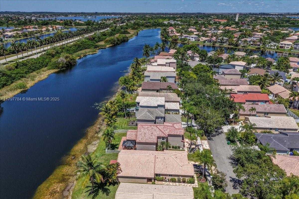 Small Image of 18018 SOUTH WEST 30TH CT, Miramar Number 36
