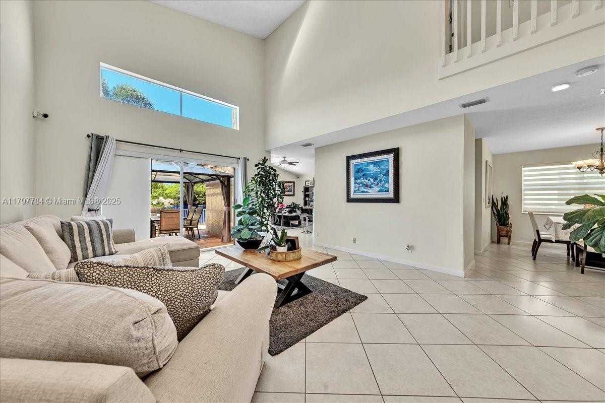 Small Image of 18018 SOUTH WEST 30TH CT, Miramar Number 4