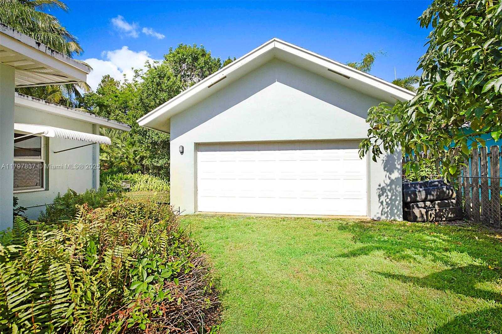 Small Image of 602 SOUTH CALOOSAHATCHEE AVE, Jupiter Number 2
