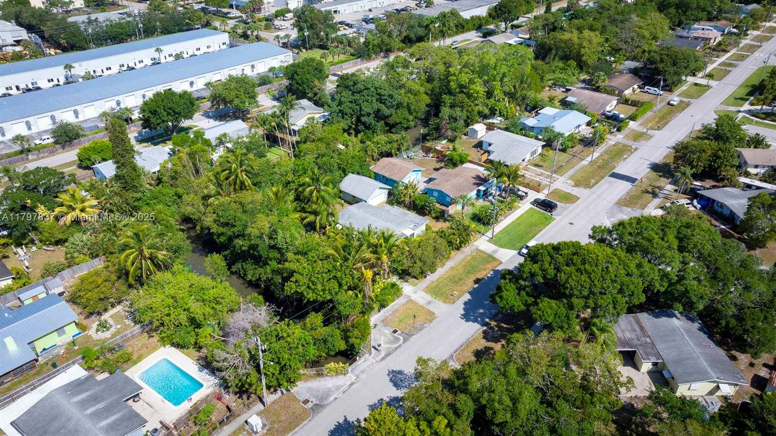 Small Image of 602 SOUTH CALOOSAHATCHEE AVE, Jupiter Number 25