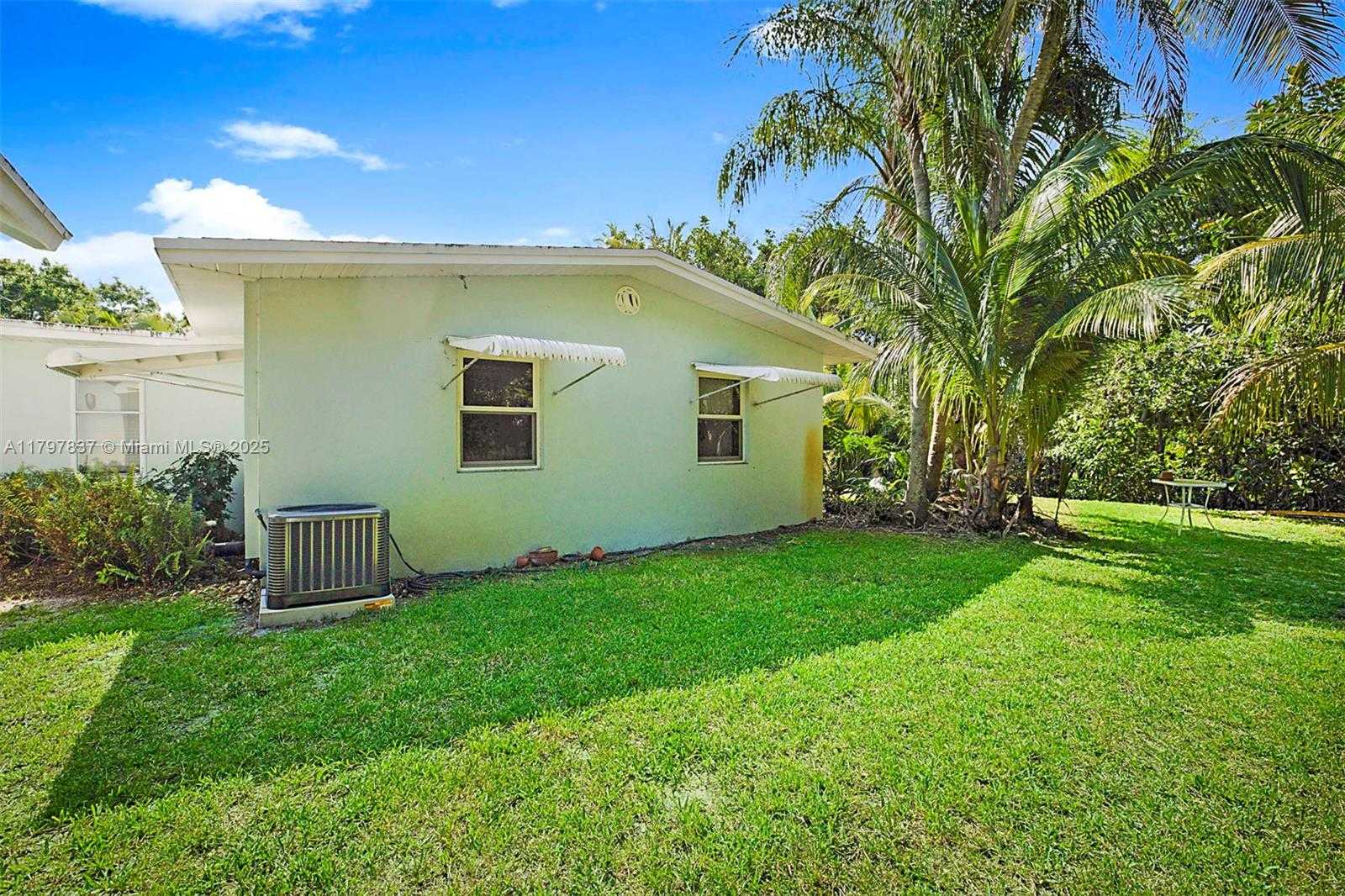 Small Image of 602 SOUTH CALOOSAHATCHEE AVE, Jupiter Number 3