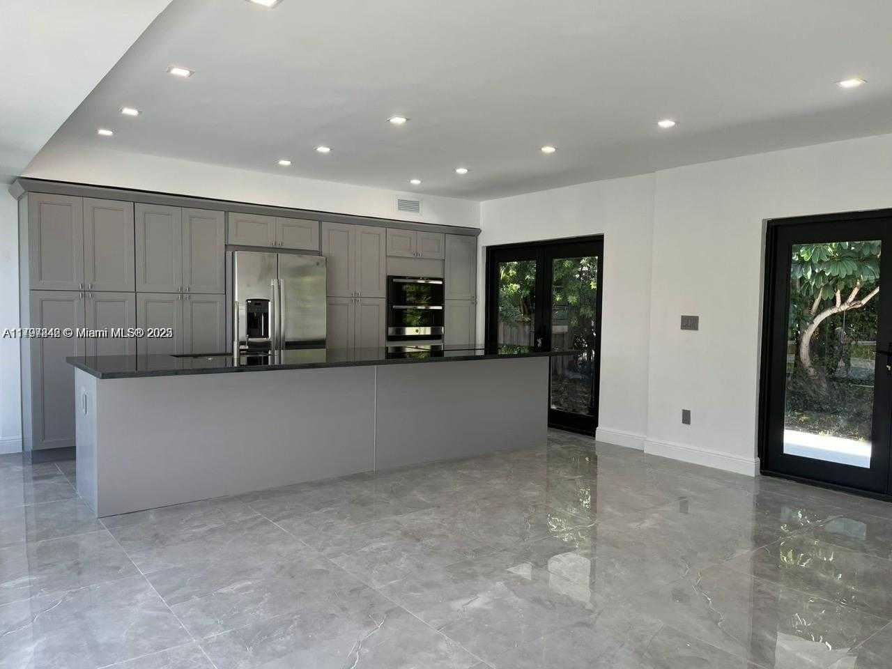 Small Image of 241 186TH ST, Sunny Isles Beach Number 4