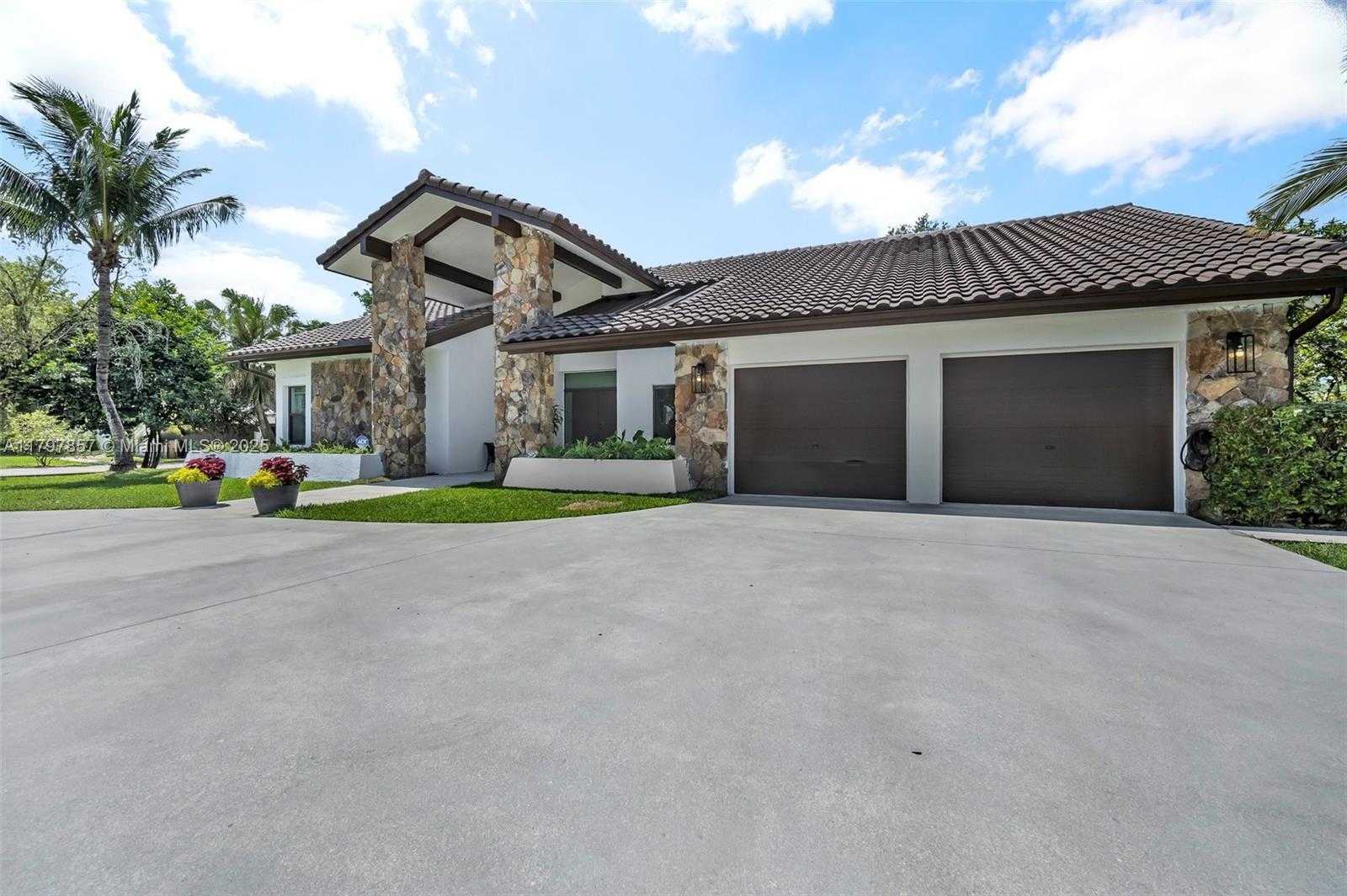Small Image of 11850 SOUTH WEST 42ND CT, Davie Number 11