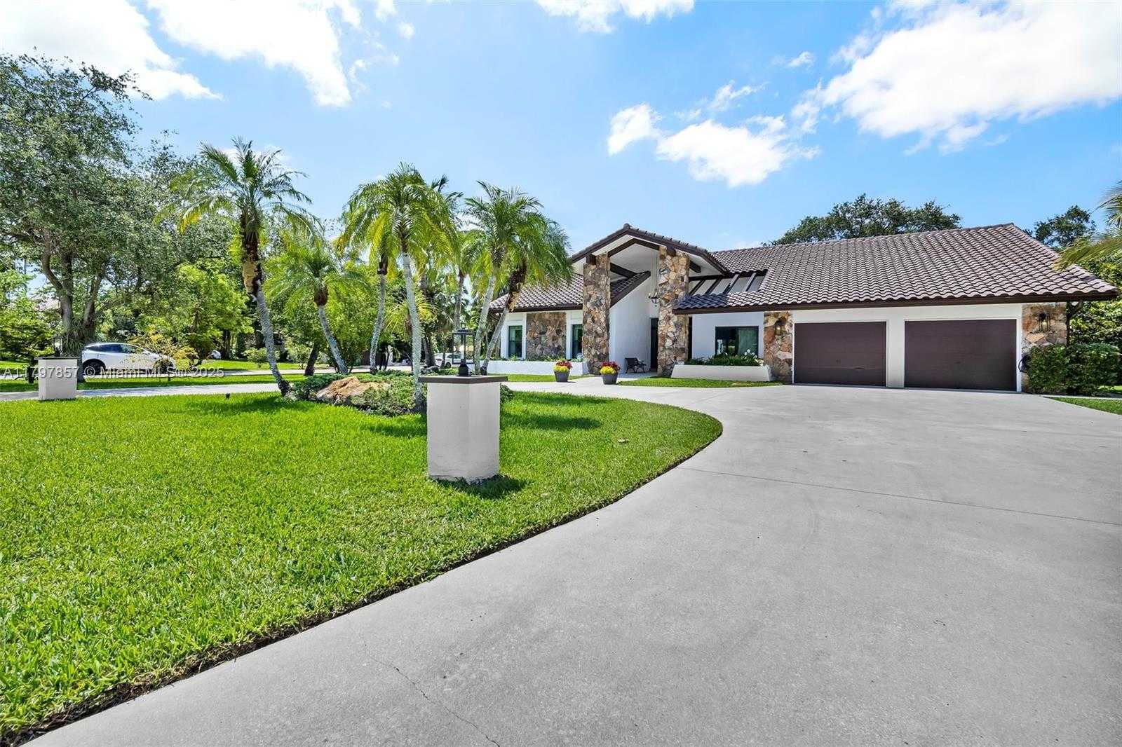 Small Image of 11850 SOUTH WEST 42ND CT, Davie Number 12
