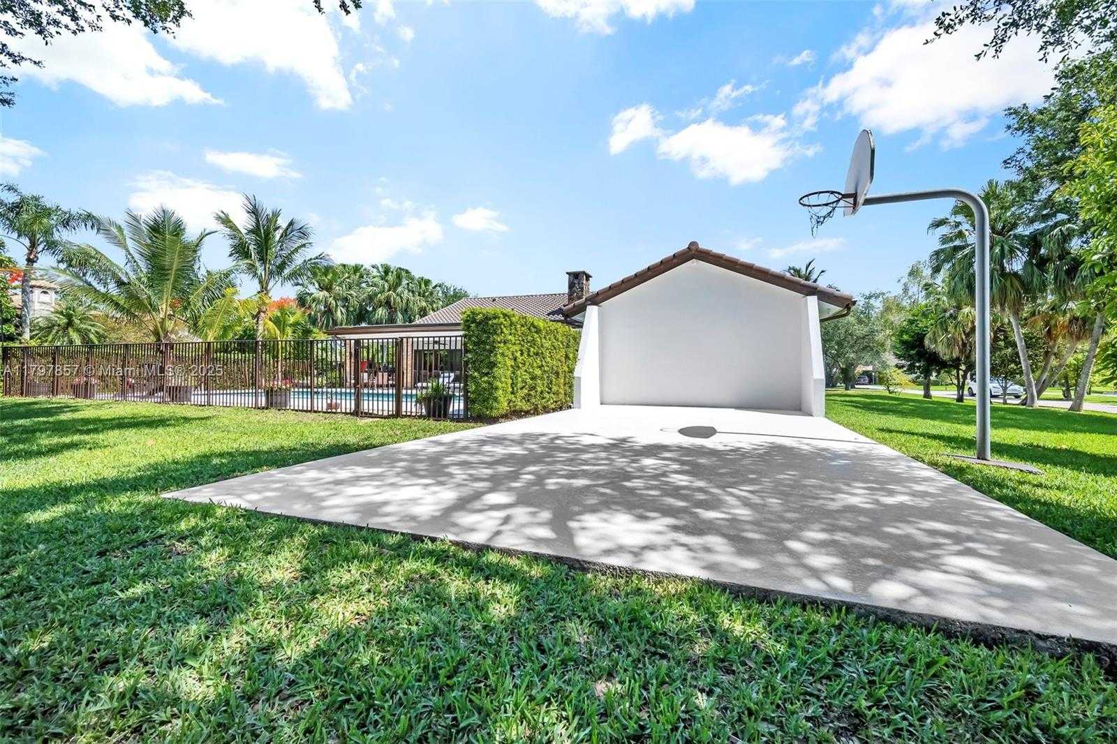 Small Image of 11850 SOUTH WEST 42ND CT, Davie Number 13
