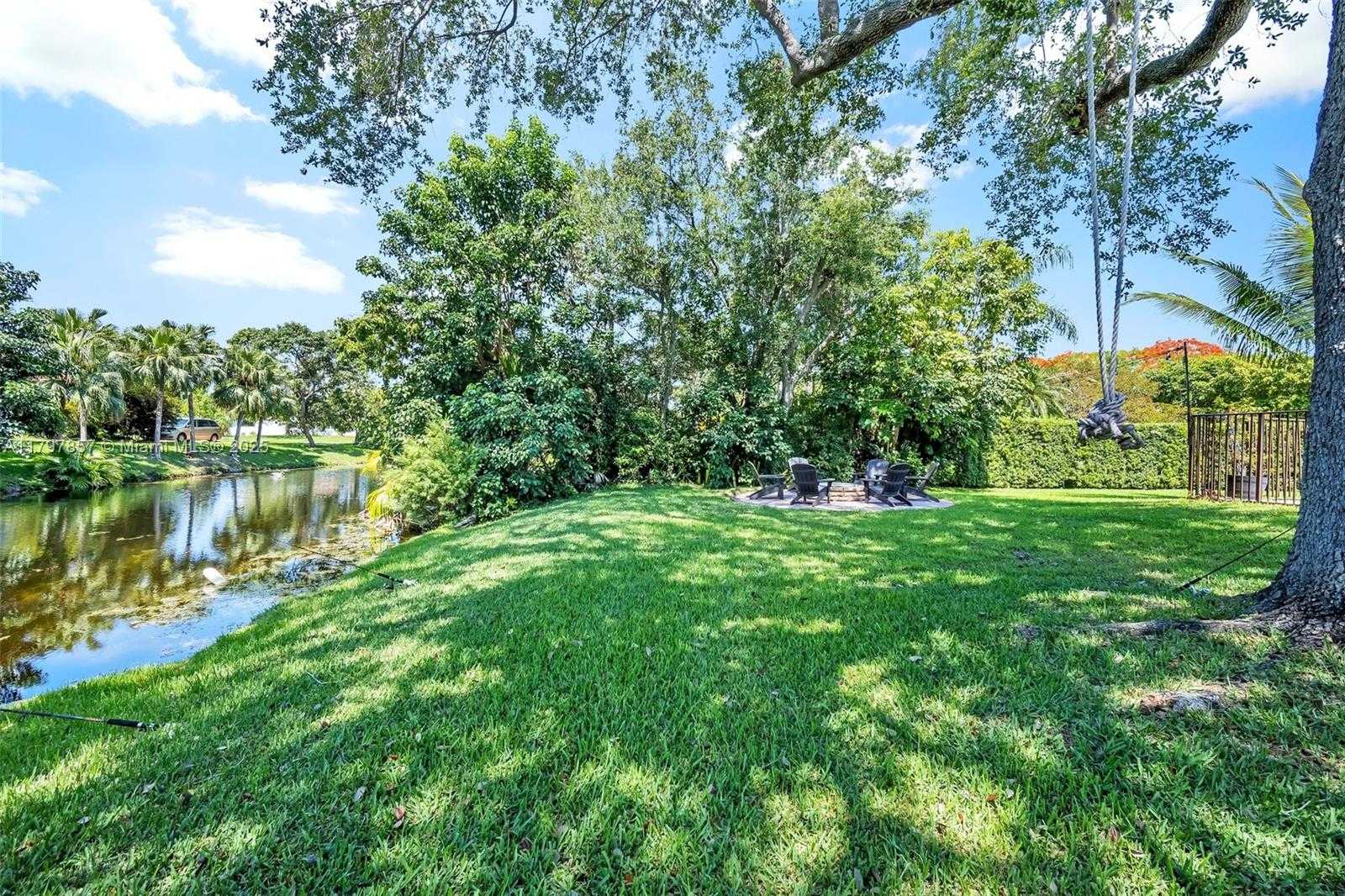 Small Image of 11850 SOUTH WEST 42ND CT, Davie Number 15