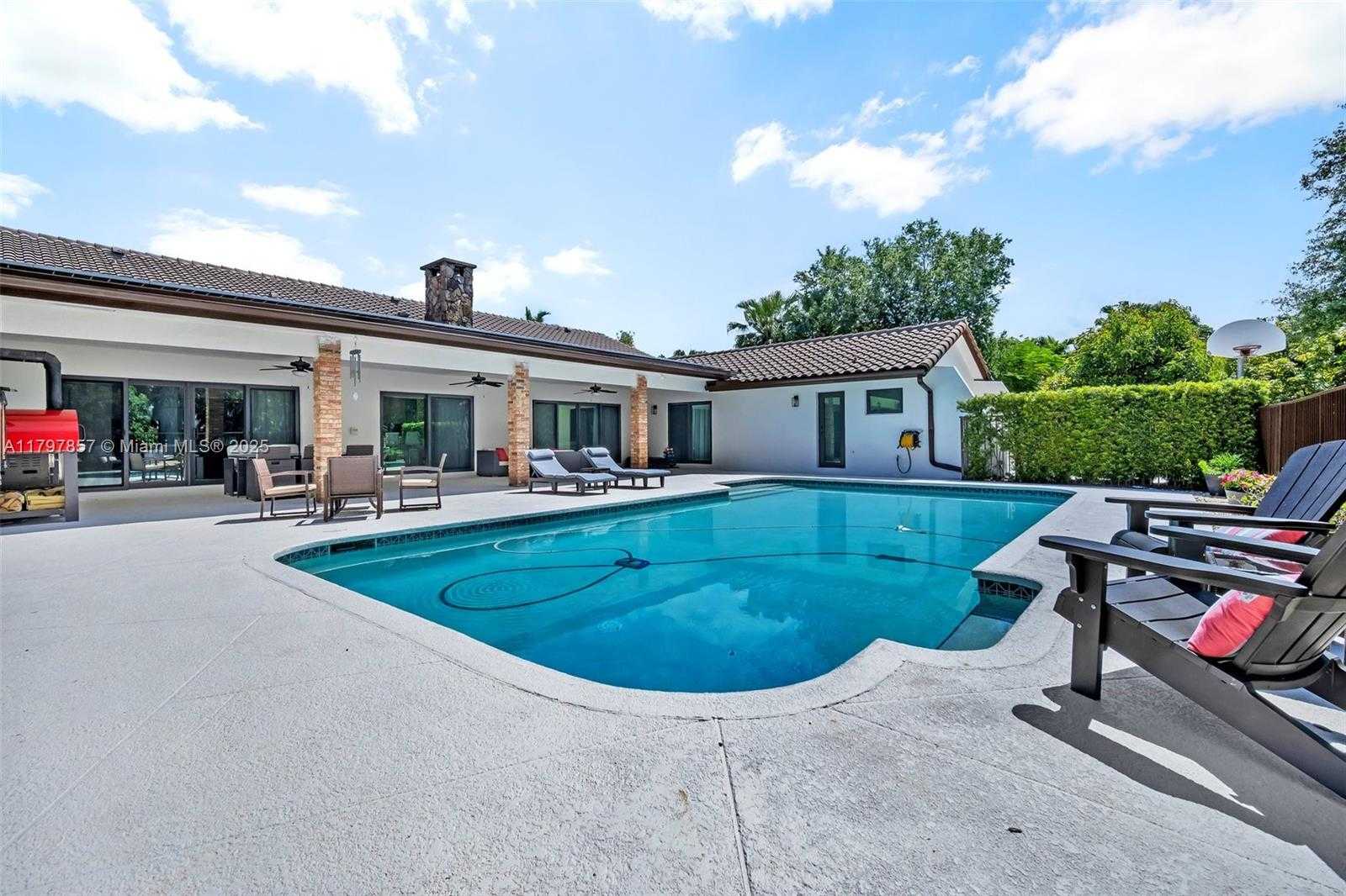 Small Image of 11850 SOUTH WEST 42ND CT, Davie Number 21