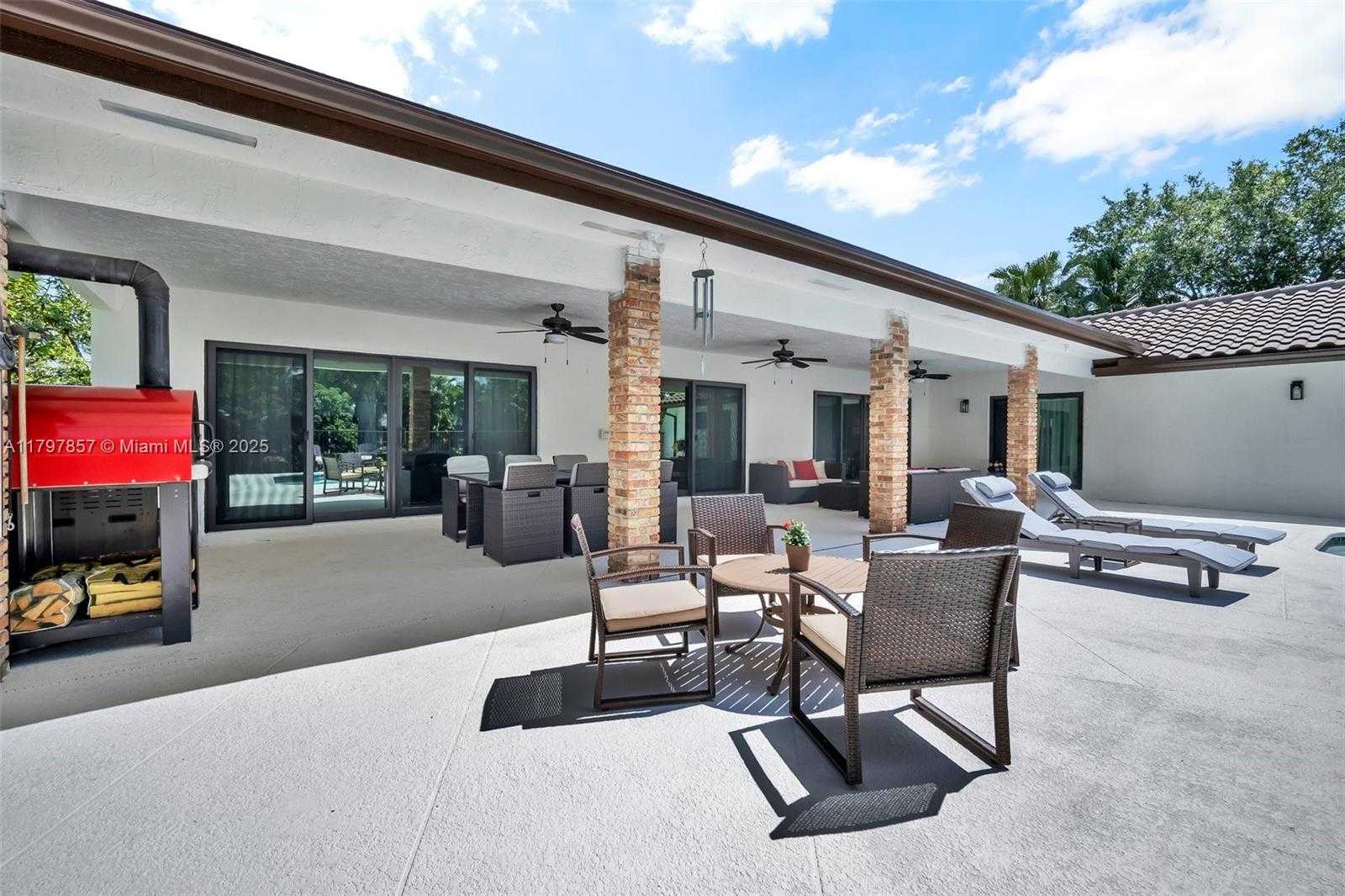 Small Image of 11850 SOUTH WEST 42ND CT, Davie Number 22