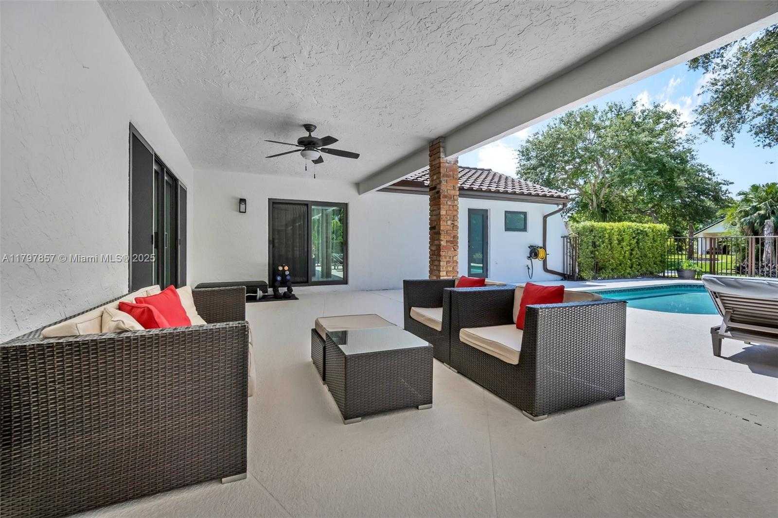 Small Image of 11850 SOUTH WEST 42ND CT, Davie Number 25