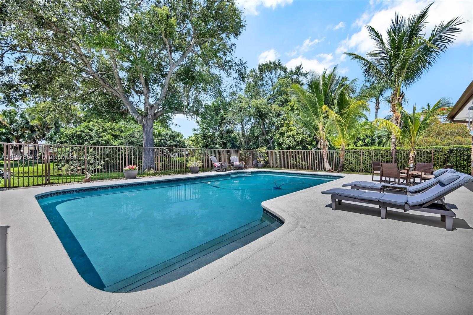 Small Image of 11850 SOUTH WEST 42ND CT, Davie Number 26