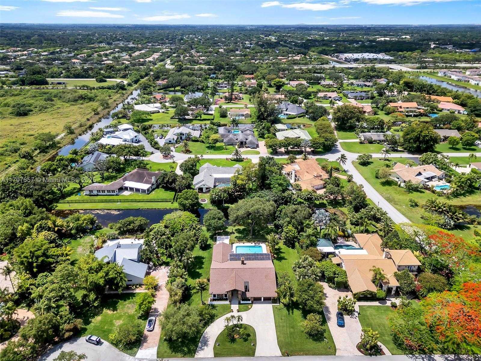 Small Image of 11850 SOUTH WEST 42ND CT, Davie Number 3