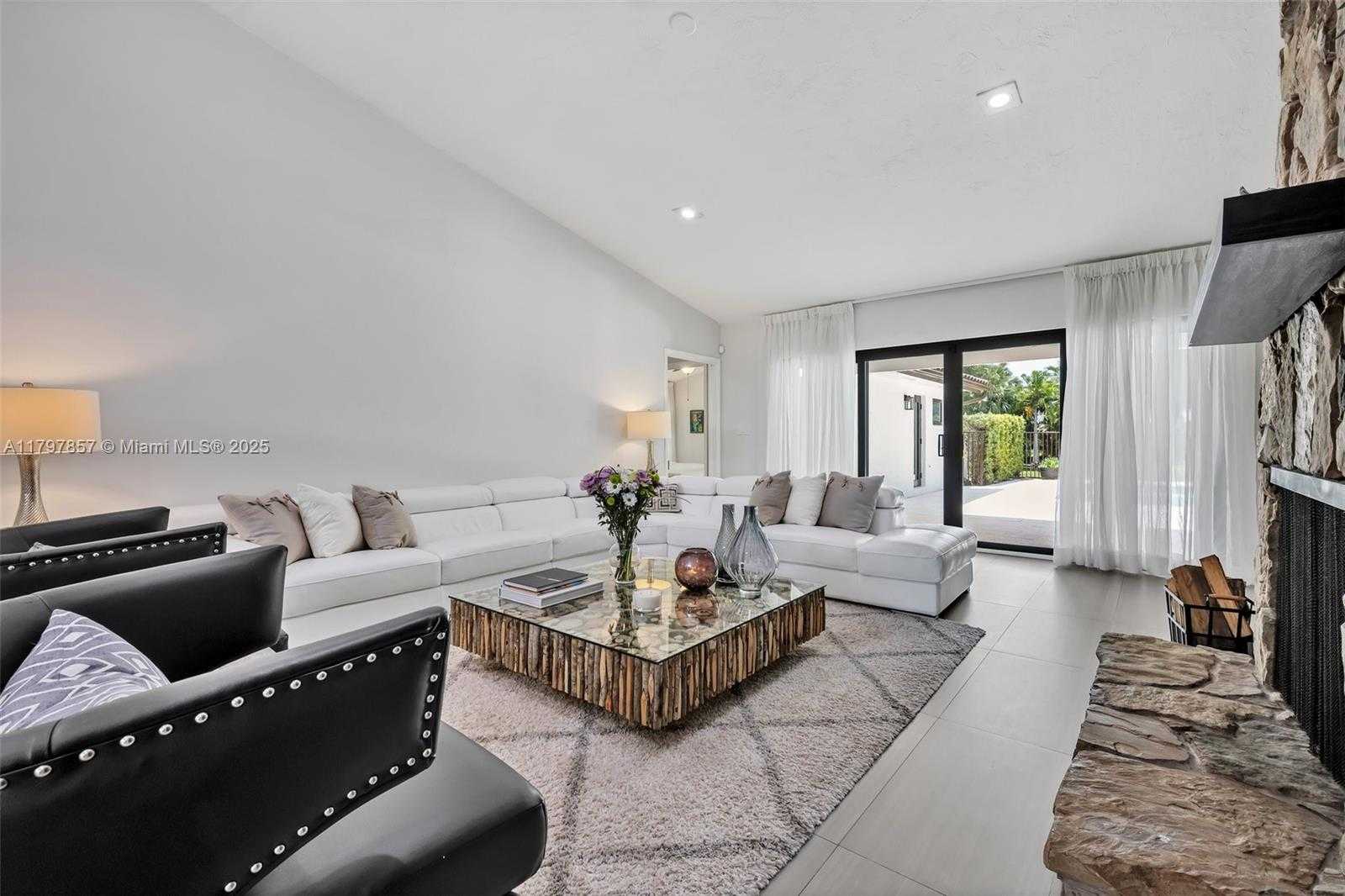 Small Image of 11850 SOUTH WEST 42ND CT, Davie Number 32