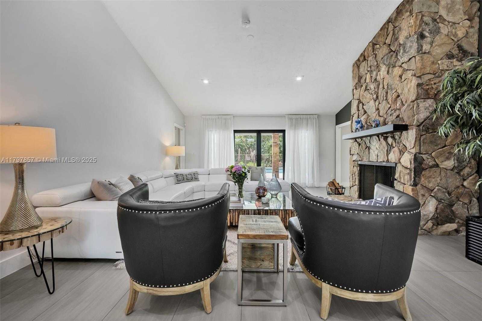 Small Image of 11850 SOUTH WEST 42ND CT, Davie Number 34