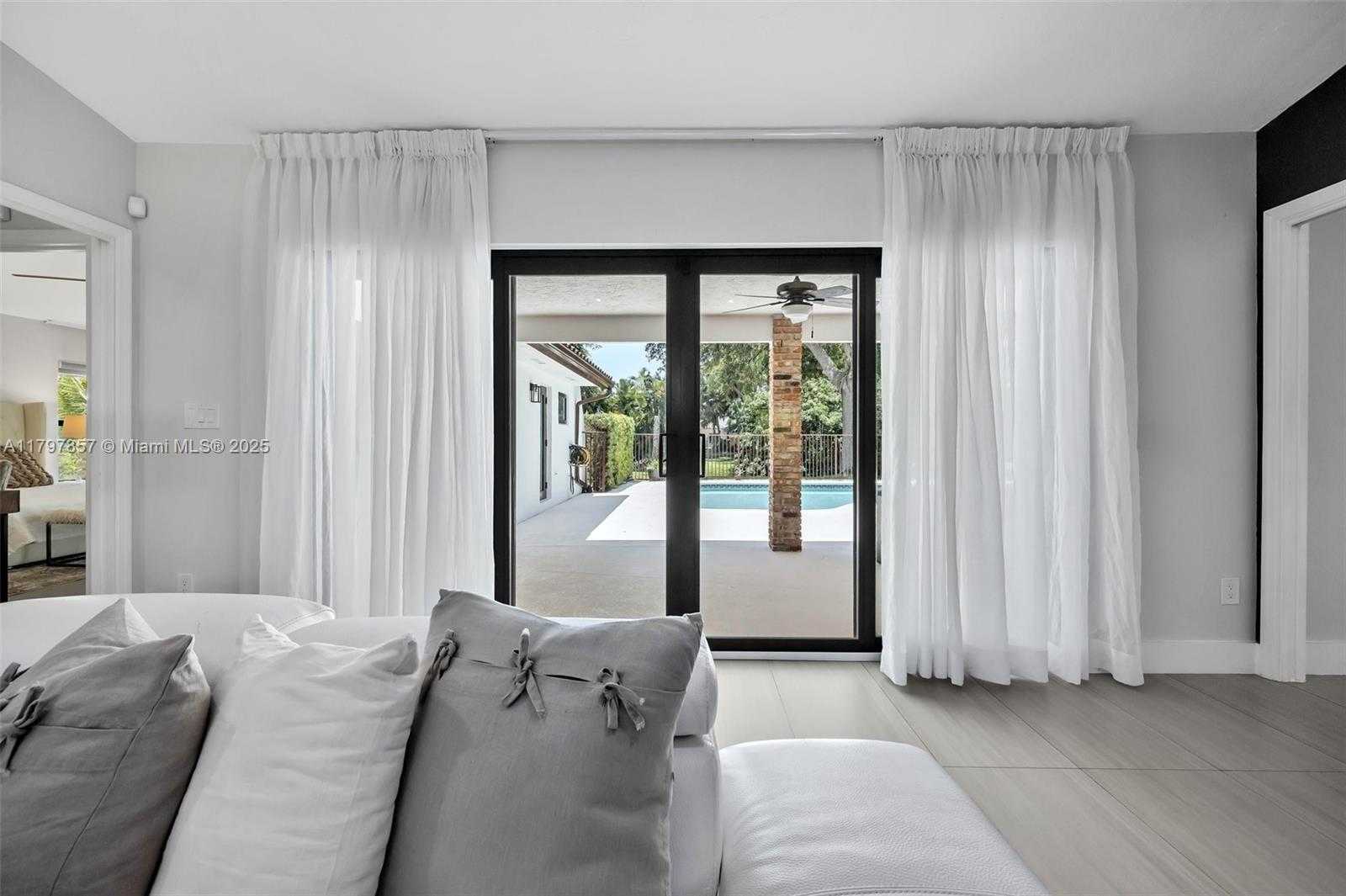 Small Image of 11850 SOUTH WEST 42ND CT, Davie Number 39