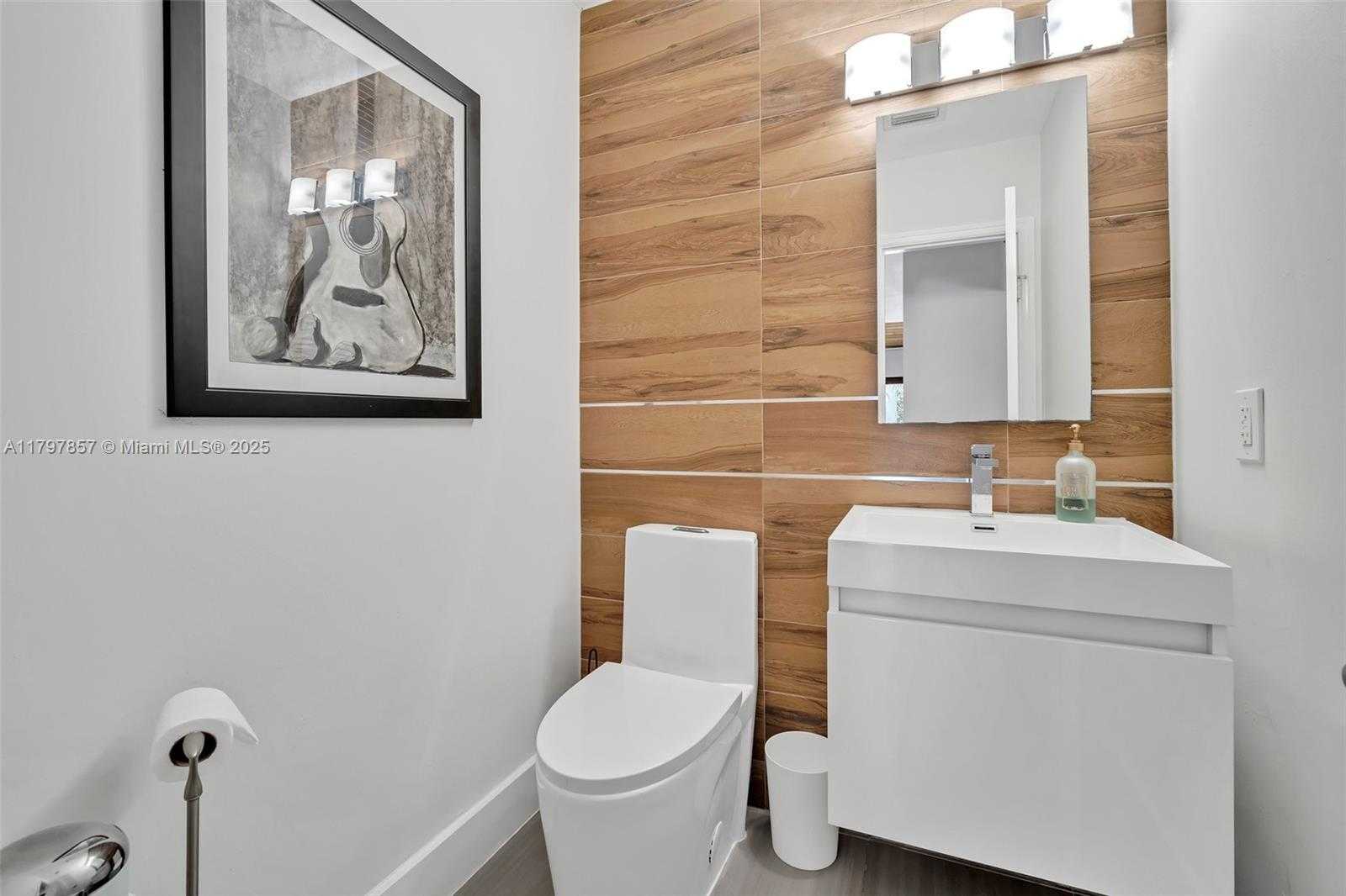 Small Image of 11850 SOUTH WEST 42ND CT, Davie Number 40