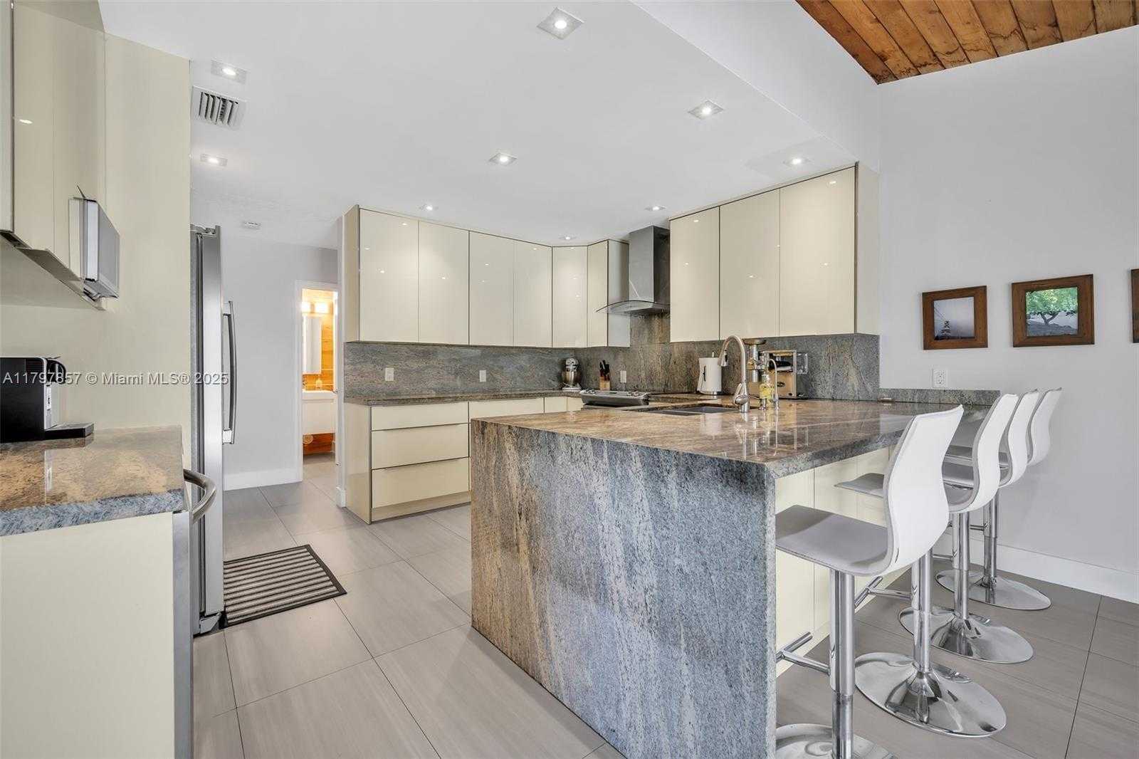Small Image of 11850 SOUTH WEST 42ND CT, Davie Number 41