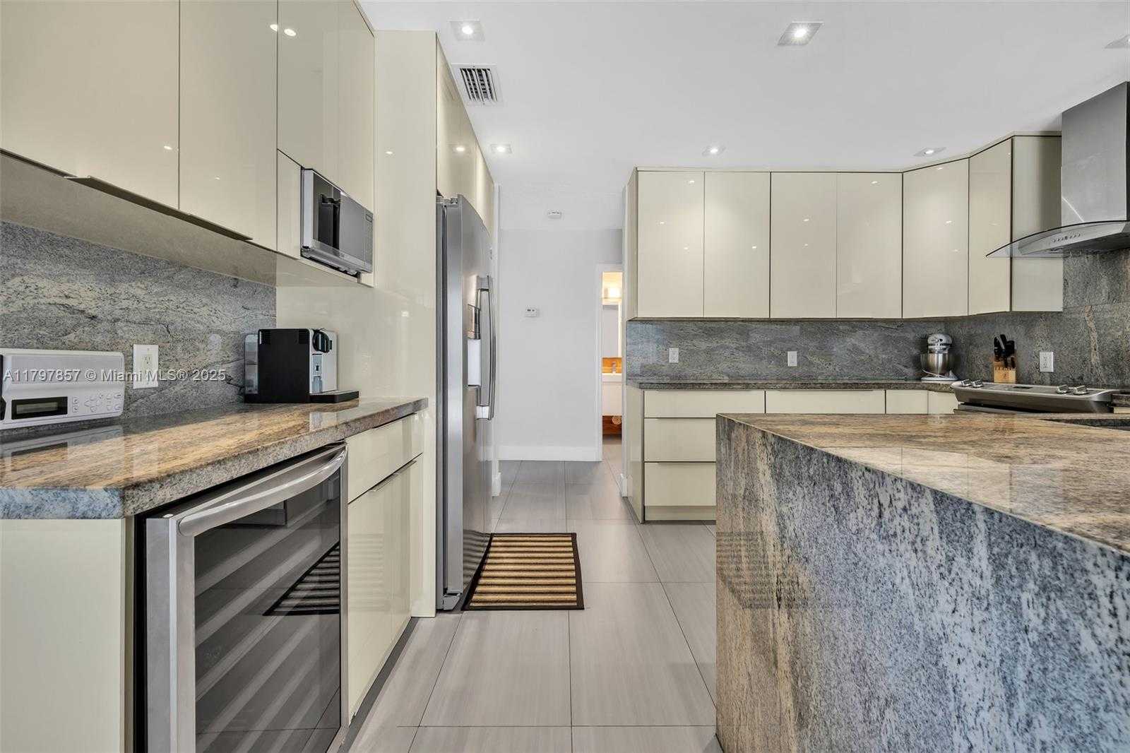 Small Image of 11850 SOUTH WEST 42ND CT, Davie Number 43