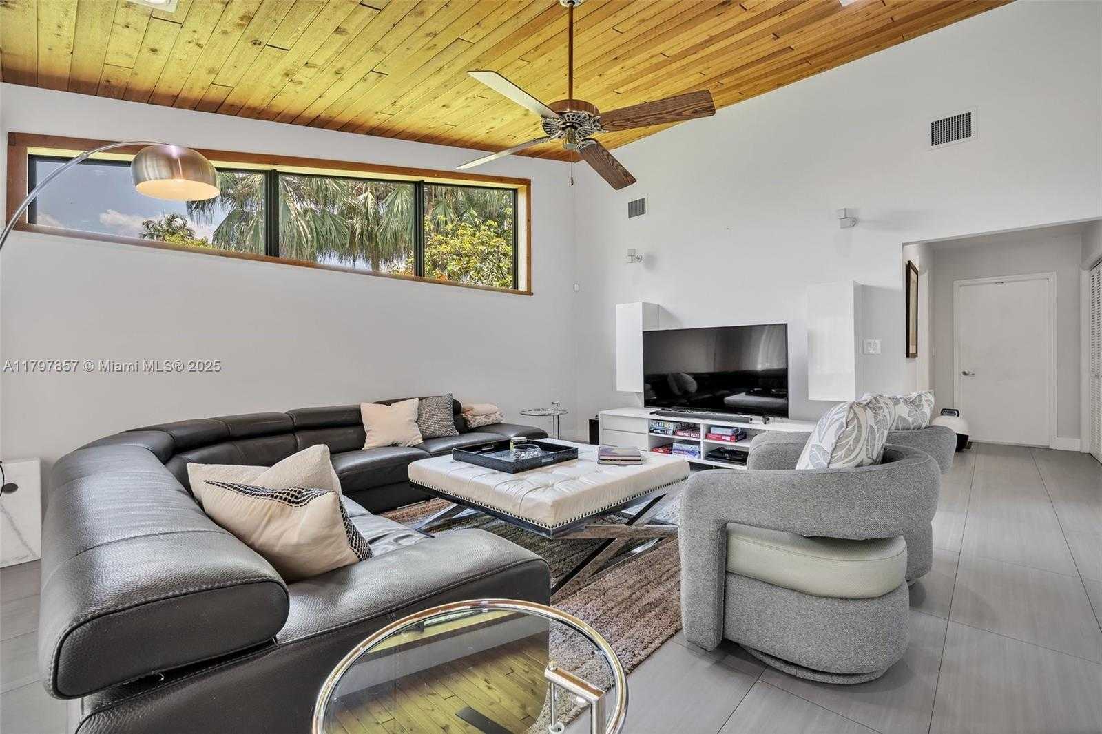 Small Image of 11850 SOUTH WEST 42ND CT, Davie Number 45