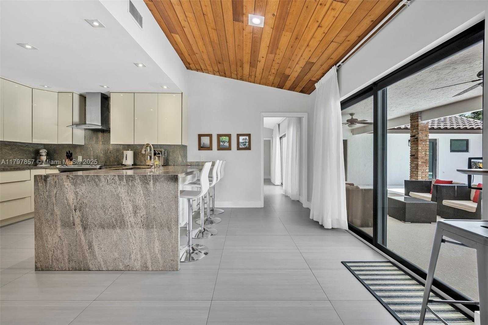 Small Image of 11850 SOUTH WEST 42ND CT, Davie Number 46
