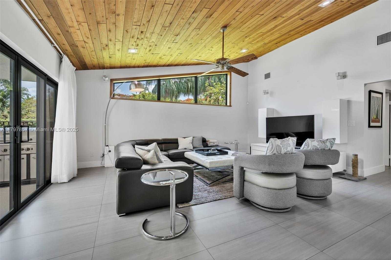 Small Image of 11850 SOUTH WEST 42ND CT, Davie Number 47