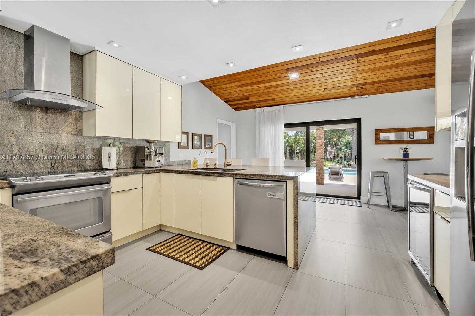 Small Image of 11850 SOUTH WEST 42ND CT, Davie Number 48