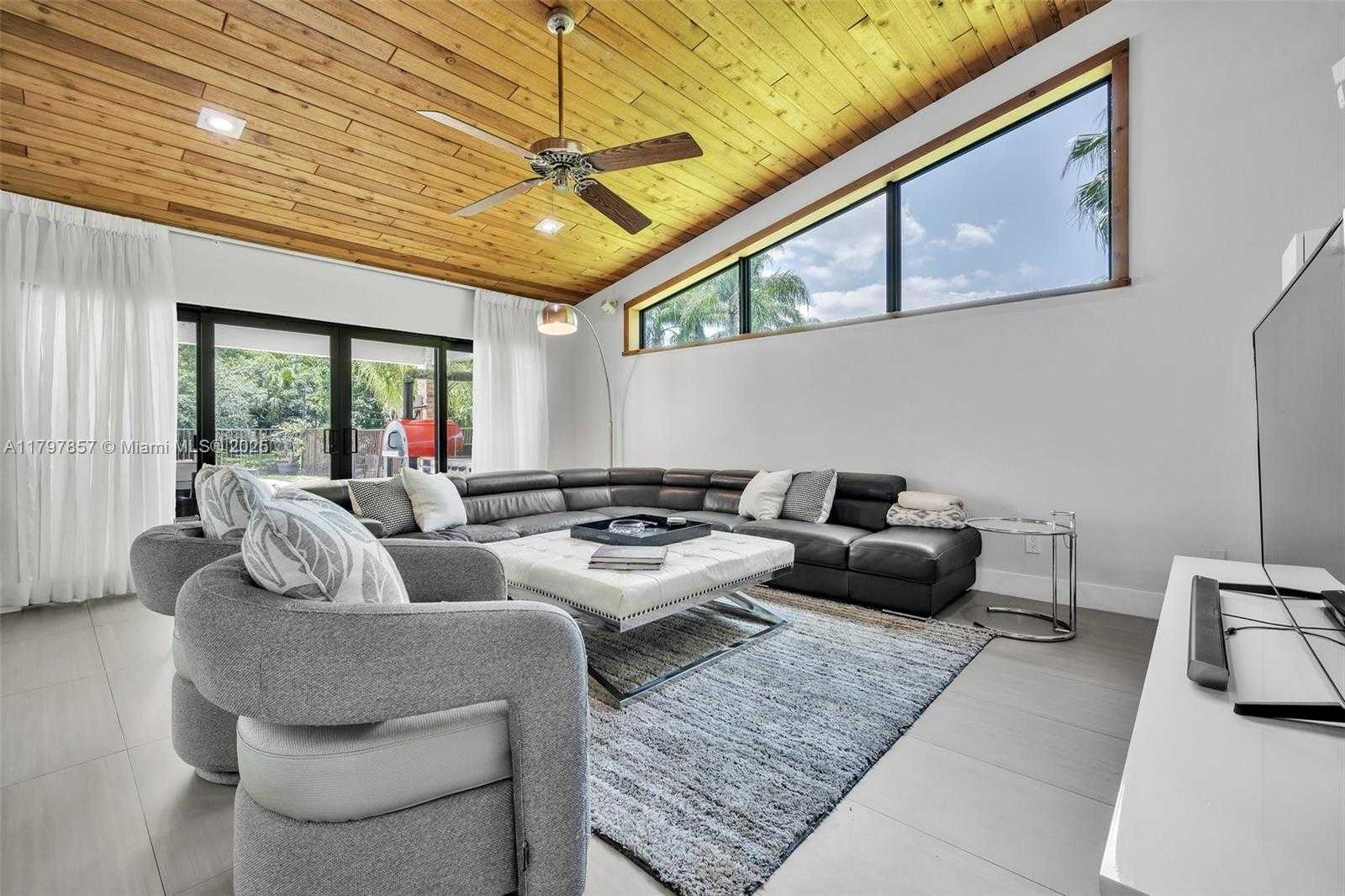 Small Image of 11850 SOUTH WEST 42ND CT, Davie Number 49